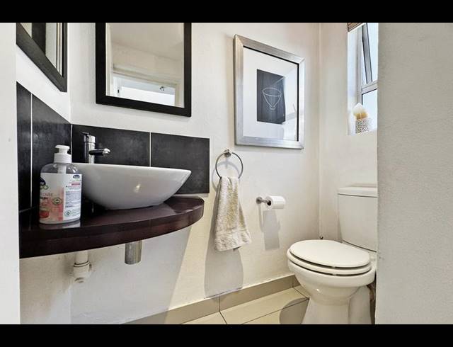 2 BEDROOM TOWNHOUSE FOR SALE IN SANDOWN